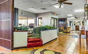 Camelot Inn And Suites